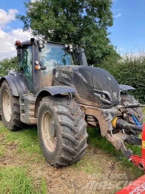 Valtra T235V Traktorok