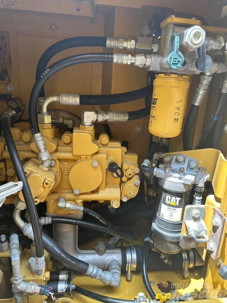 CAT 330C Közepes (midi) kotrók 7 t - 12 t