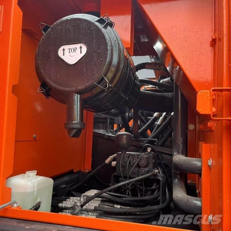 Doosan DX 225 Lánctalpas kotrók