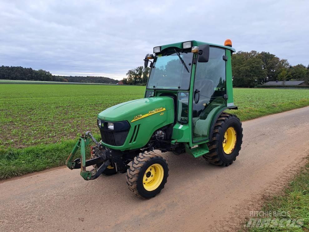 John Deere 2520 Kompakt traktorok