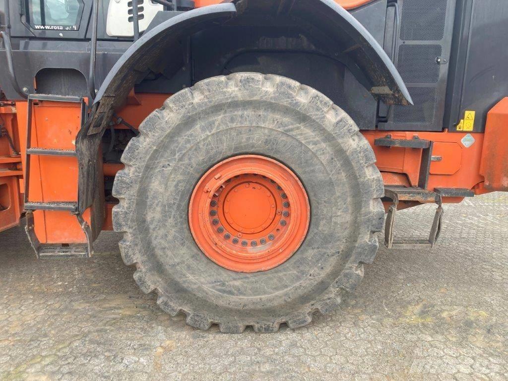 Hitachi ZW370-5B Gumikerekes homlokrakodók