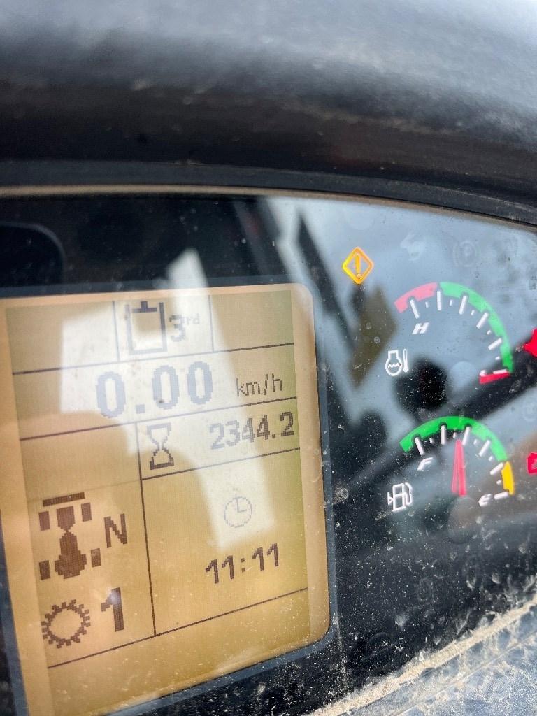 CASE 321 F Gumikerekes homlokrakodók