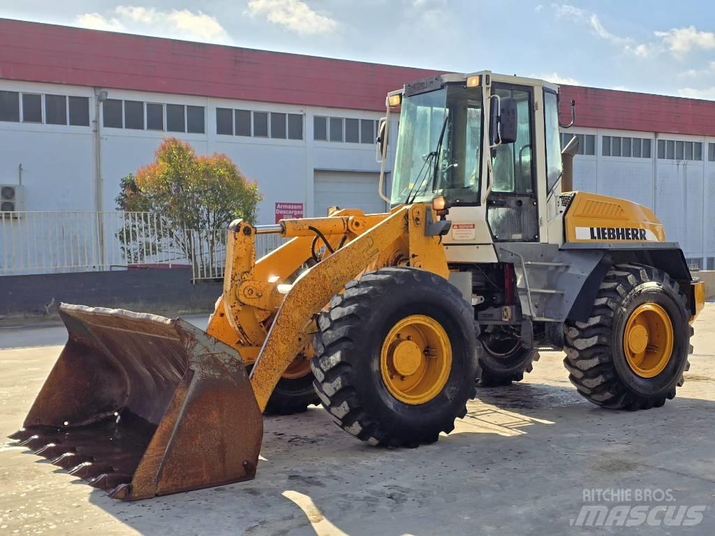 Liebherr L522 Gumikerekes homlokrakodók