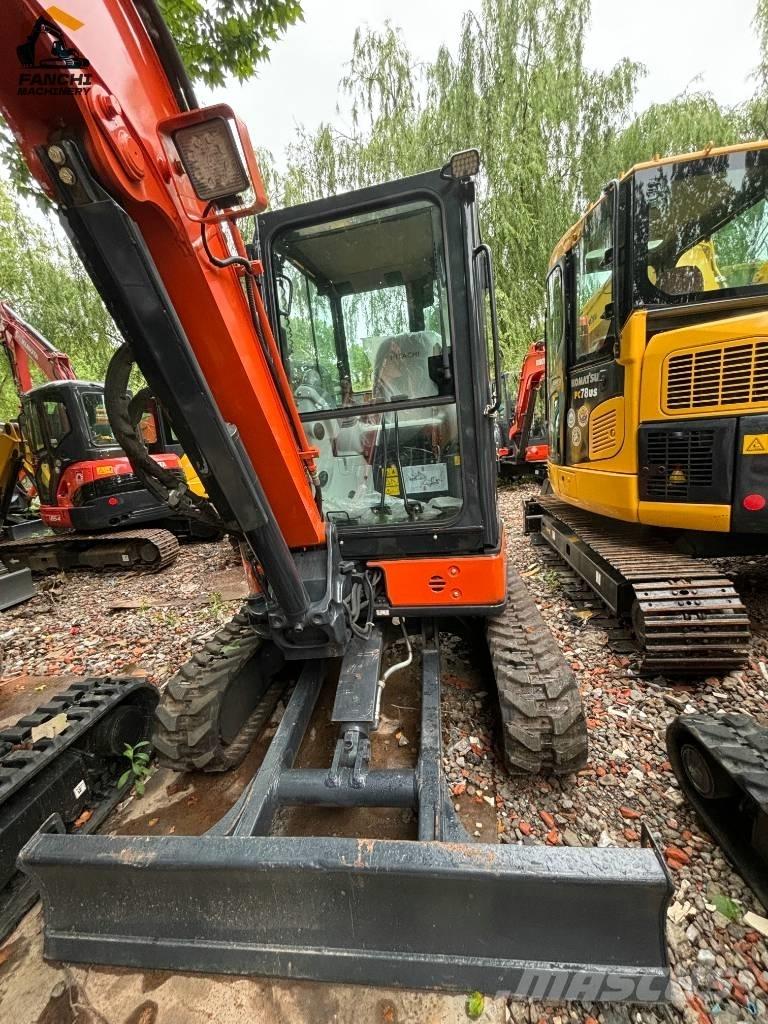 Hitachi U35 Mini kotrók < 7t