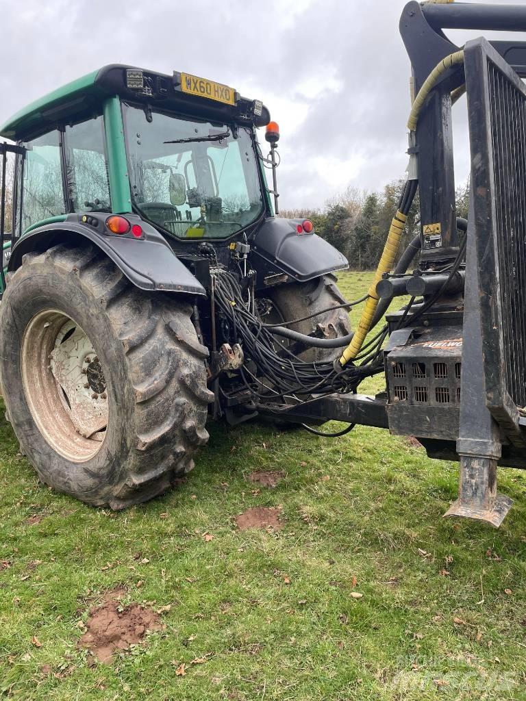 Valtra N122 Traktorok