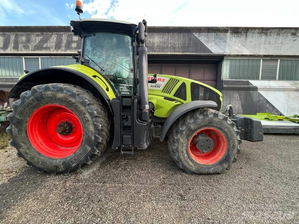 CLAAS Axion 810 Traktorok