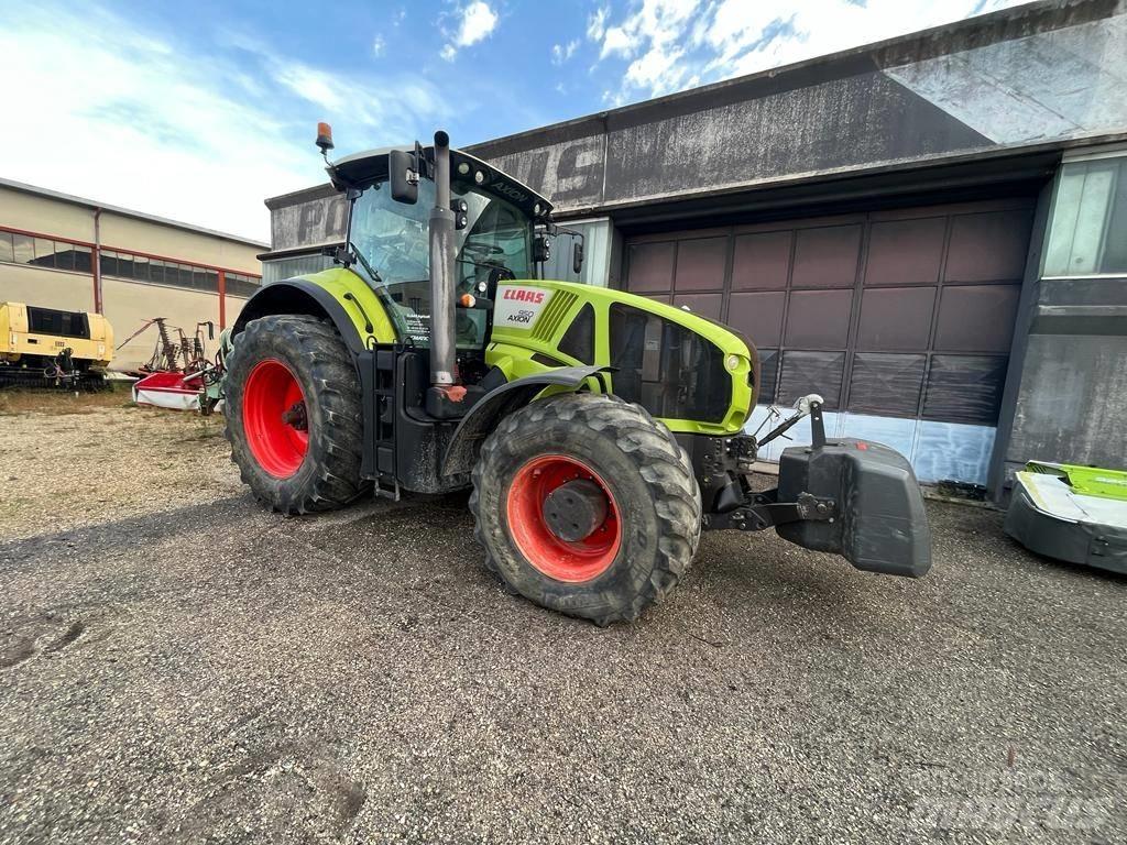 CLAAS Axion 810 Traktorok