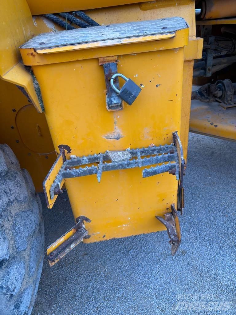 JCB 436 Gumikerekes homlokrakodók