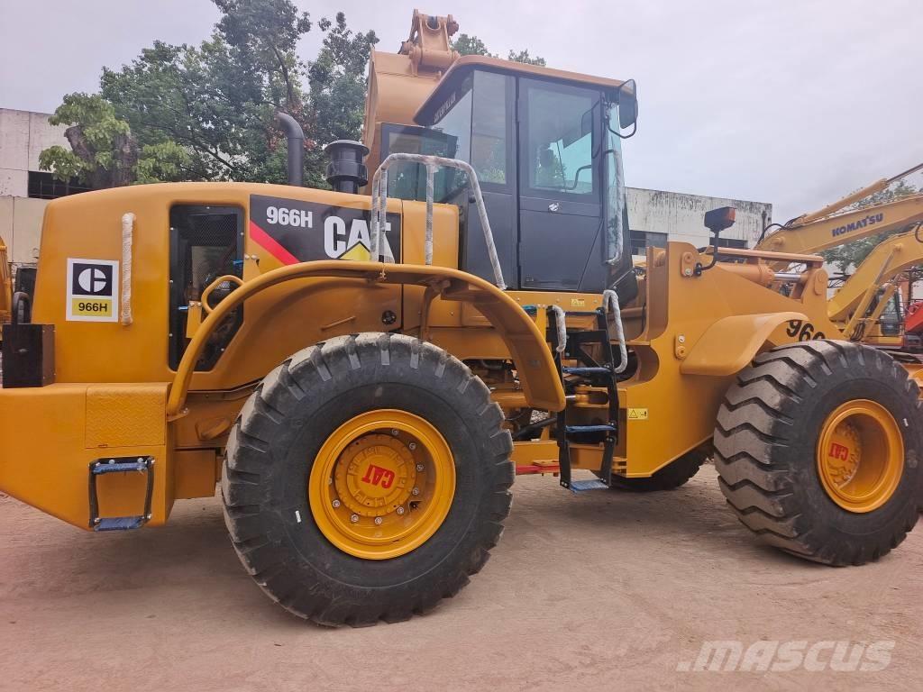 CAT 966 H Gumikerekes homlokrakodók