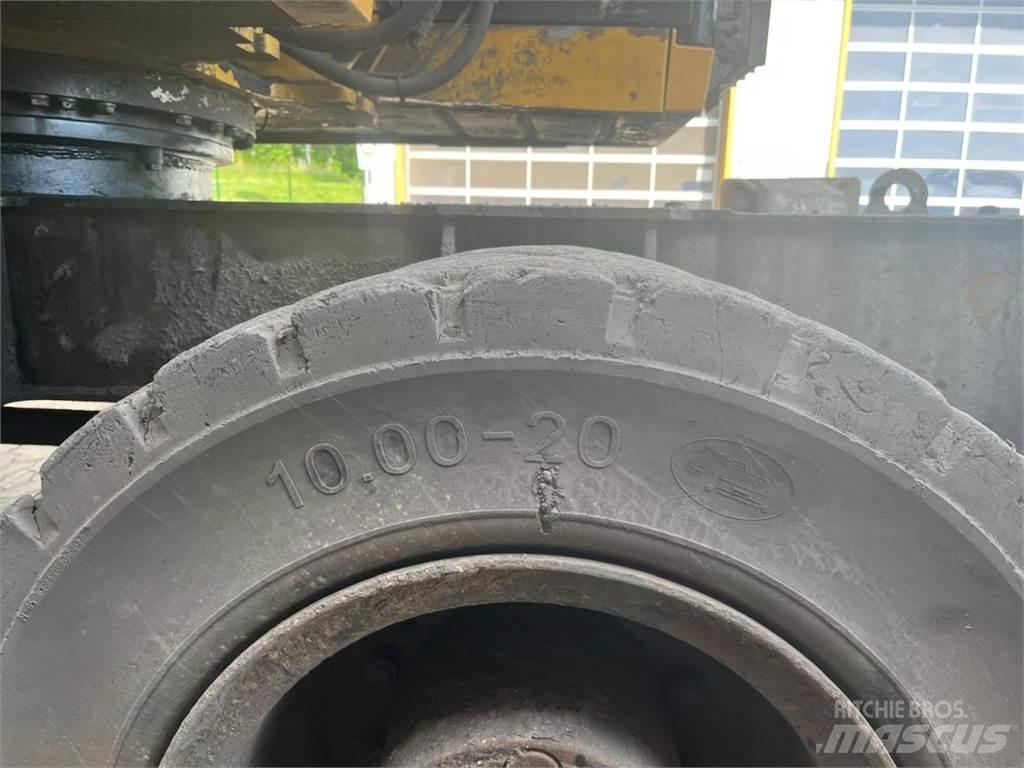 CAT MH3026 Gumikerekes kotrók