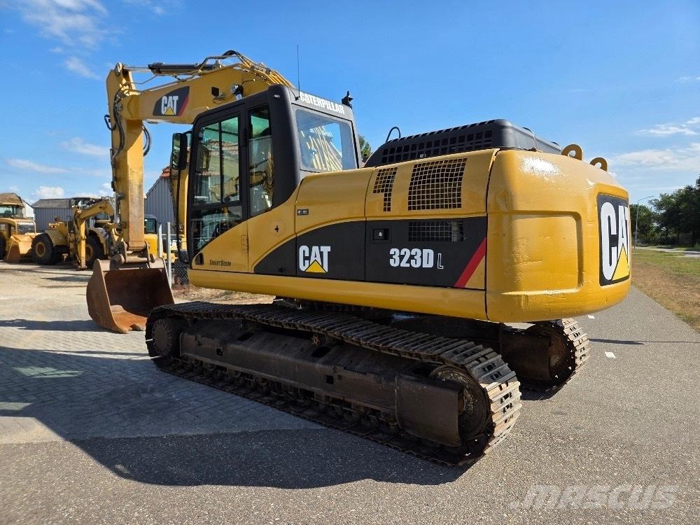 CAT 323DL Lánctalpas kotrók
