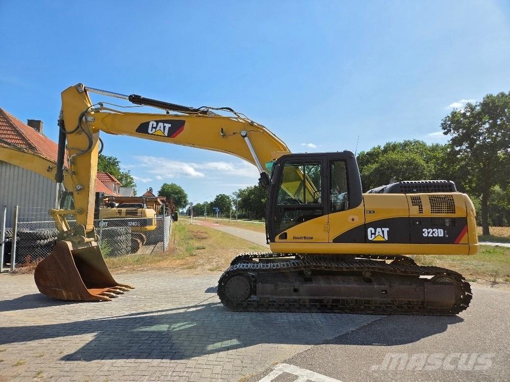 CAT 323DL Lánctalpas kotrók