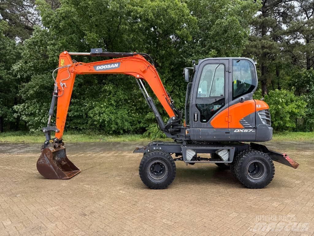 Doosan DX 57 W Gumikerekes kotrók