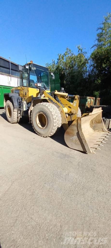 Komatsu WA 200 PT-5 Gumikerekes homlokrakodók