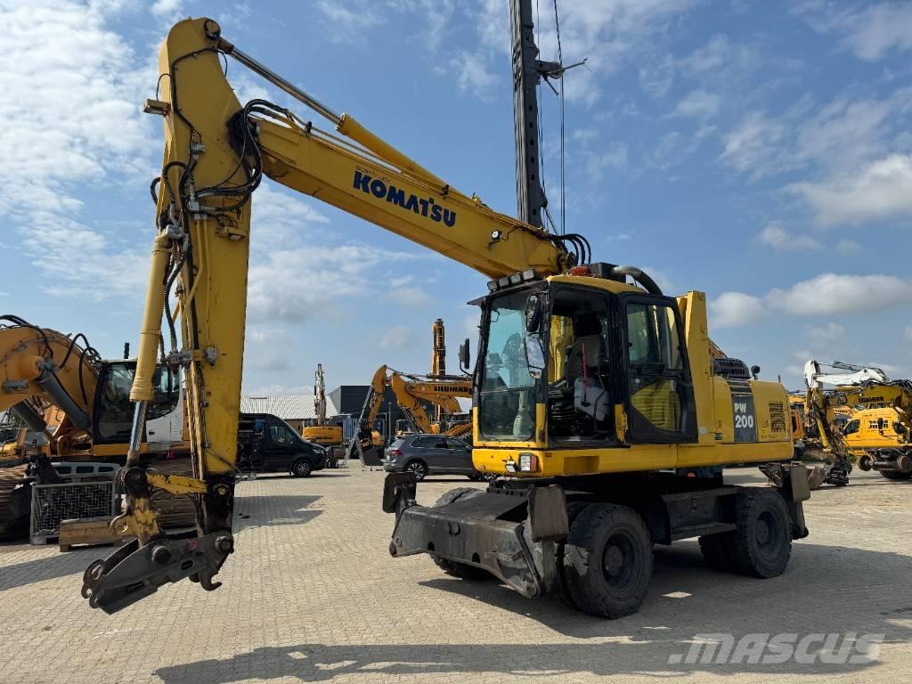 Komatsu PW 200-7 Gumikerekes kotrók