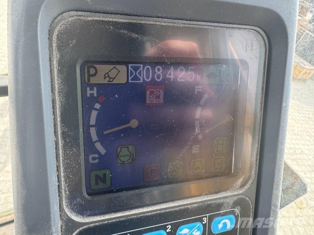 Komatsu PW 200-7 Gumikerekes kotrók