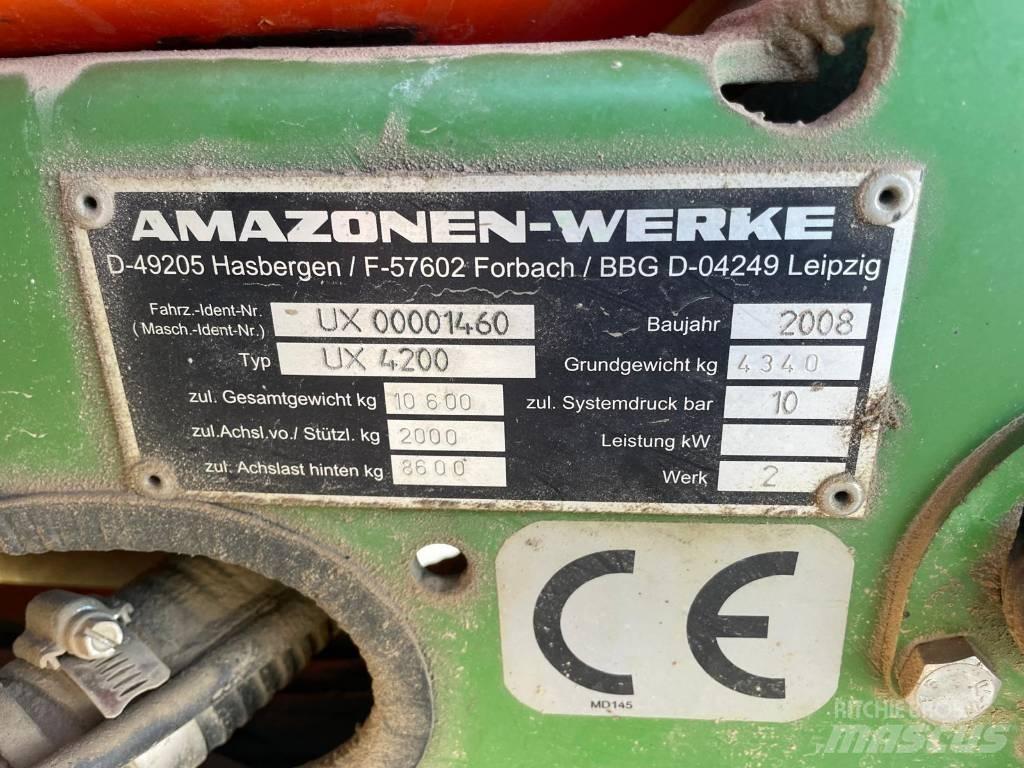 Amazone UX 4200 Vontatott trágyaszórók