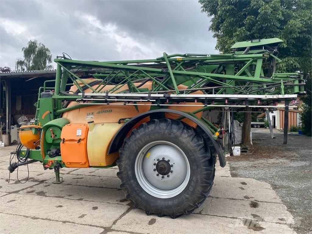 Amazone UX 4200 Vontatott trágyaszórók