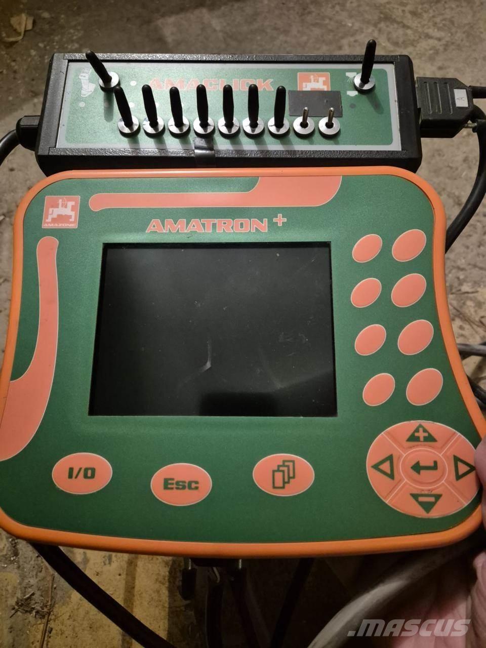 Amazone UX 4200 Vontatott trágyaszórók