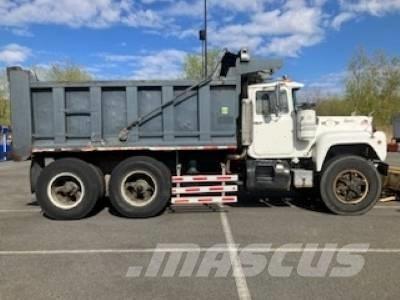 Mack RD 690 SX Billenő teherautók