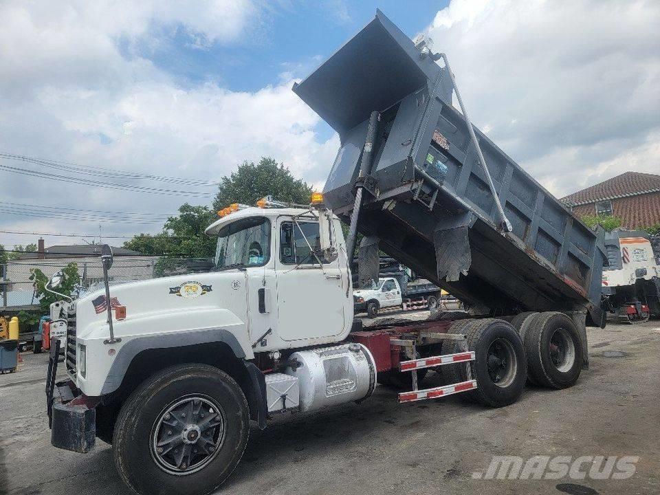 Mack RD 690 SX Billenő teherautók
