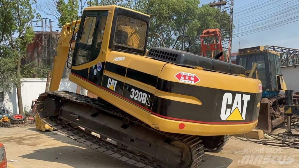 CAT 320 B L Lánctalpas kotrók