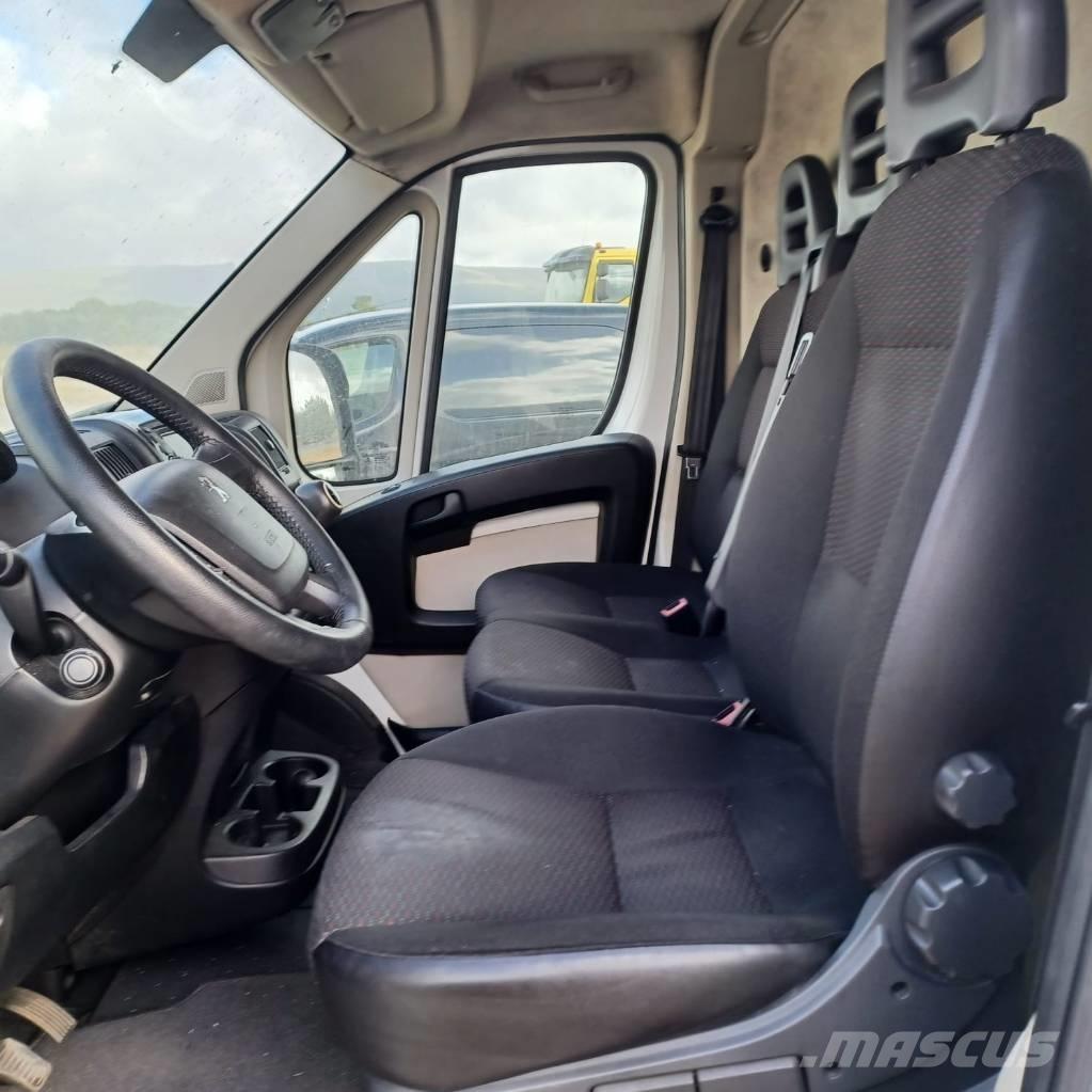 Peugeot Boxer Kis teherszállító/Platós kocsi