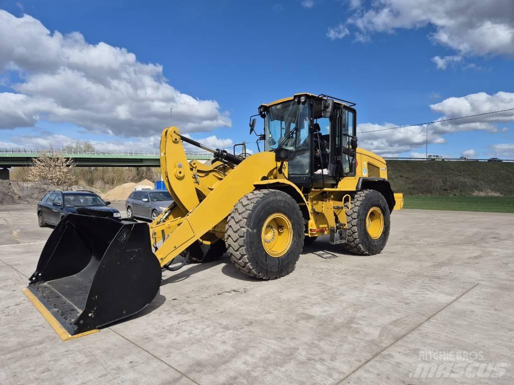 CAT 926M Gumikerekes homlokrakodók