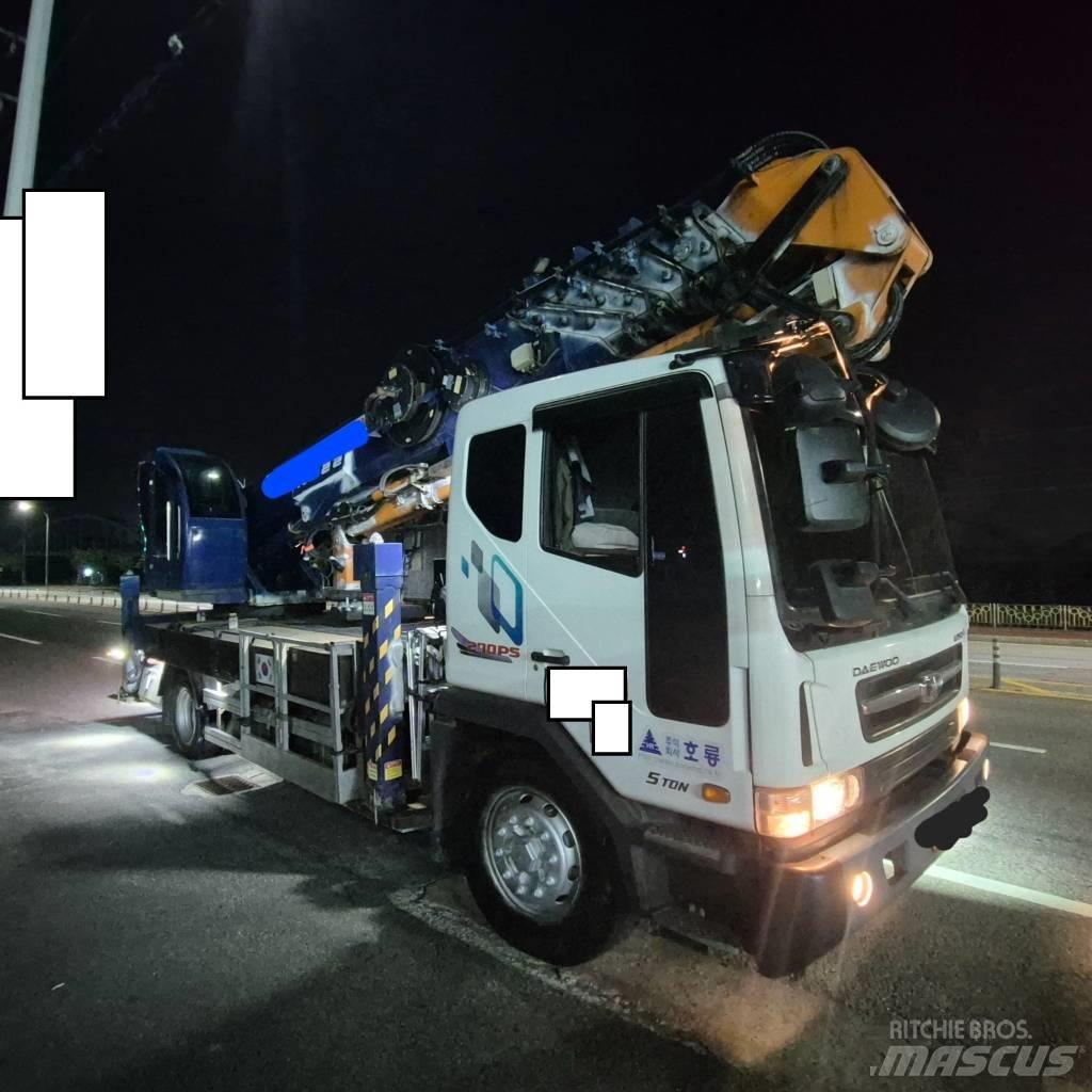 Horyong MR400A Teherautóra szerelt emelők és állványok