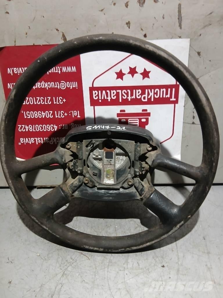 Scania 124   1411436 Vezetőfülke és belső tartozékok