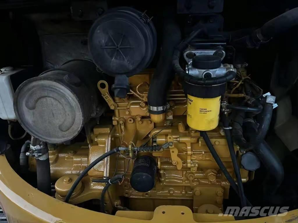 CAT 304 CR Mini kotrók < 7t