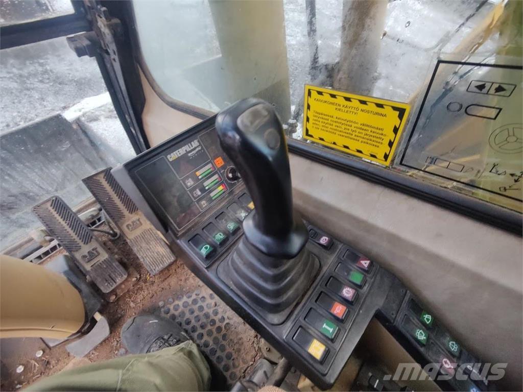 CAT M315 Gumikerekes kotrók