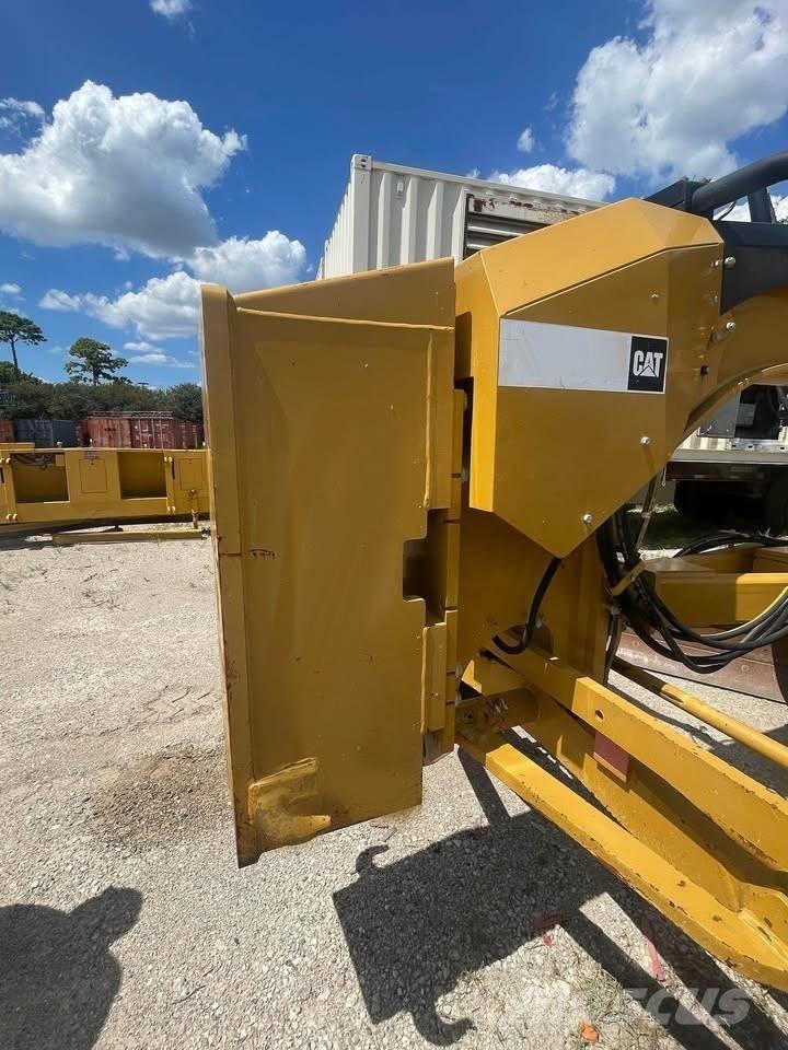 CAT 140 M 2 Gréderek