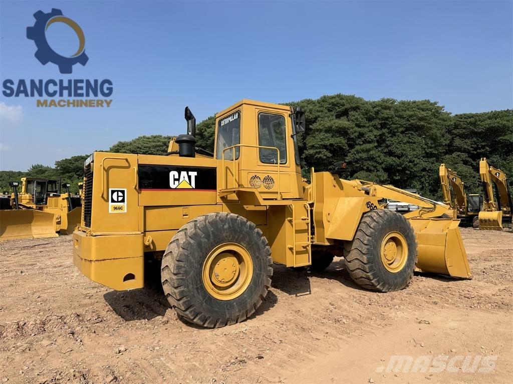 CAT 966C Gumikerekes homlokrakodók