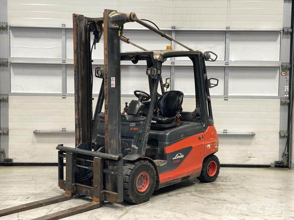 Linde E30-01 Elektromos targoncák