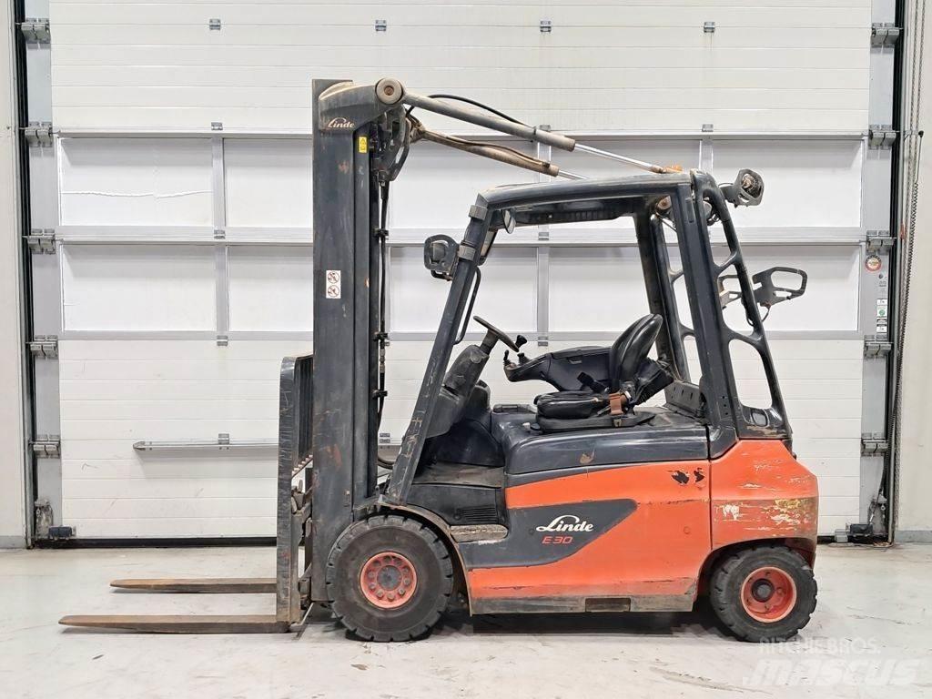 Linde E30-01 Elektromos targoncák