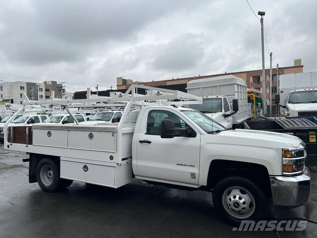 Chevrolet 3500 HD Kis teherszállító/Platós kocsi