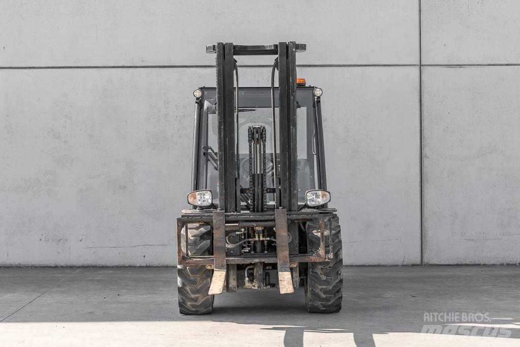 Manitou MC 25-4 Dízel targoncák
