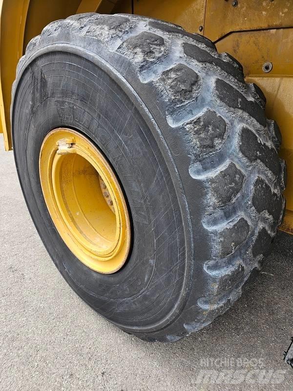 CAT 966K Gumikerekes homlokrakodók