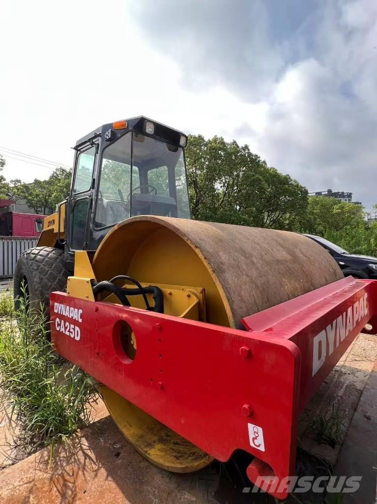Dynapac CA25D Egydobos hengerek