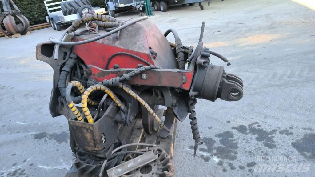 Komatsu 350 Betakarítók