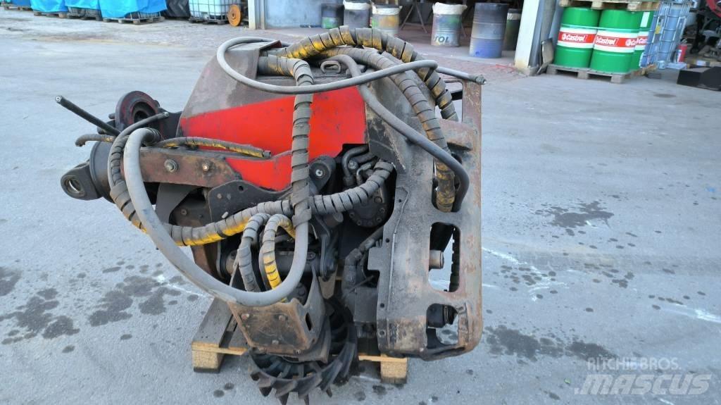 Komatsu 350 Betakarítók