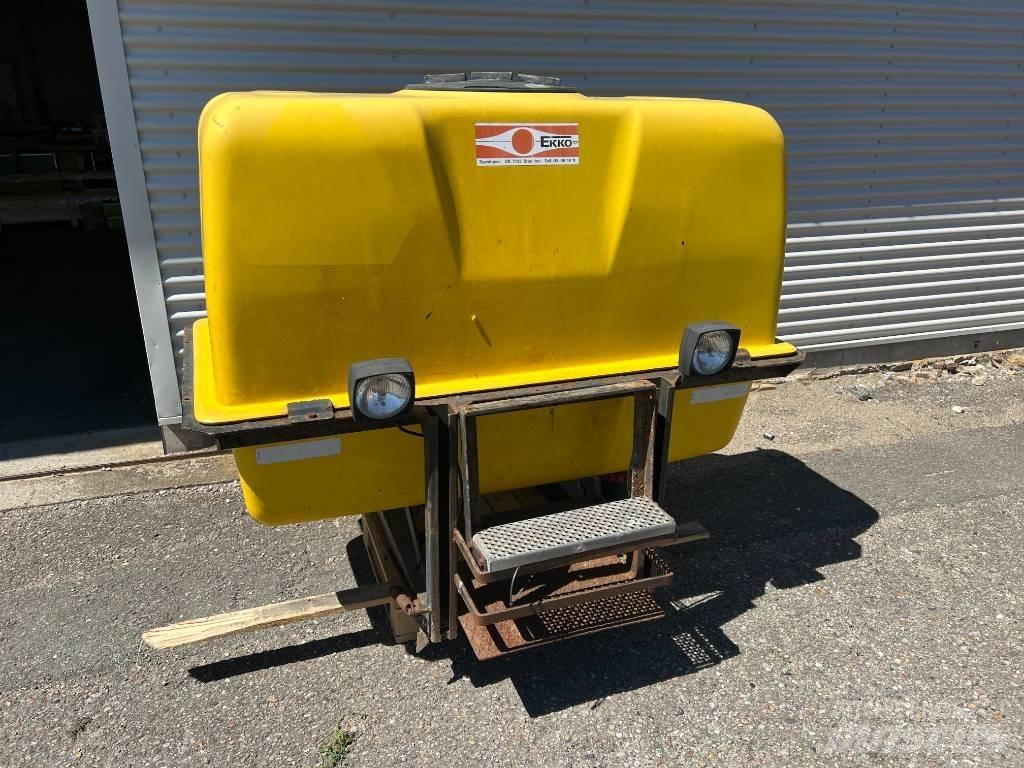 Ekko Front Tank Rögzített trágyaszórók