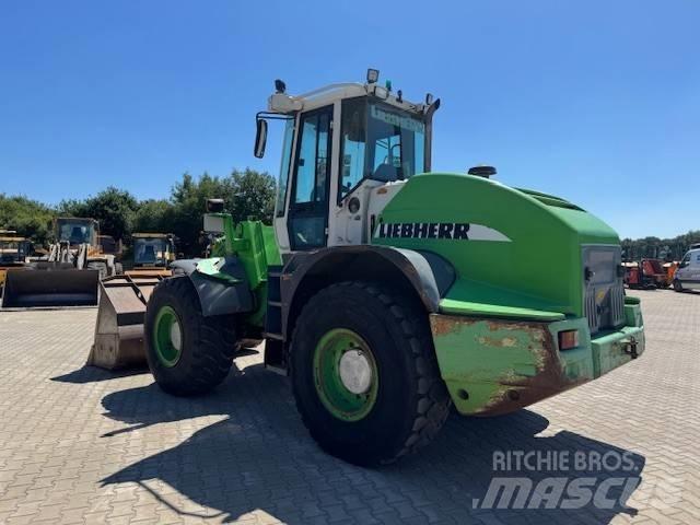 Liebherr L 538 Gumikerekes homlokrakodók