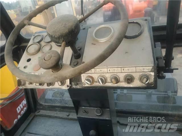 Dynapac CC421 Egydobos hengerek