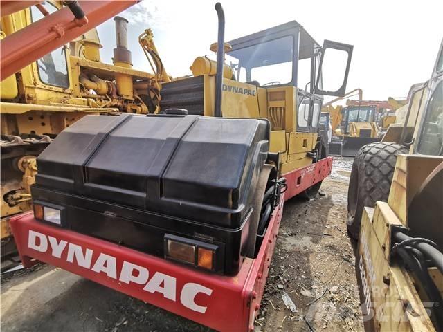 Dynapac CC421 Egydobos hengerek