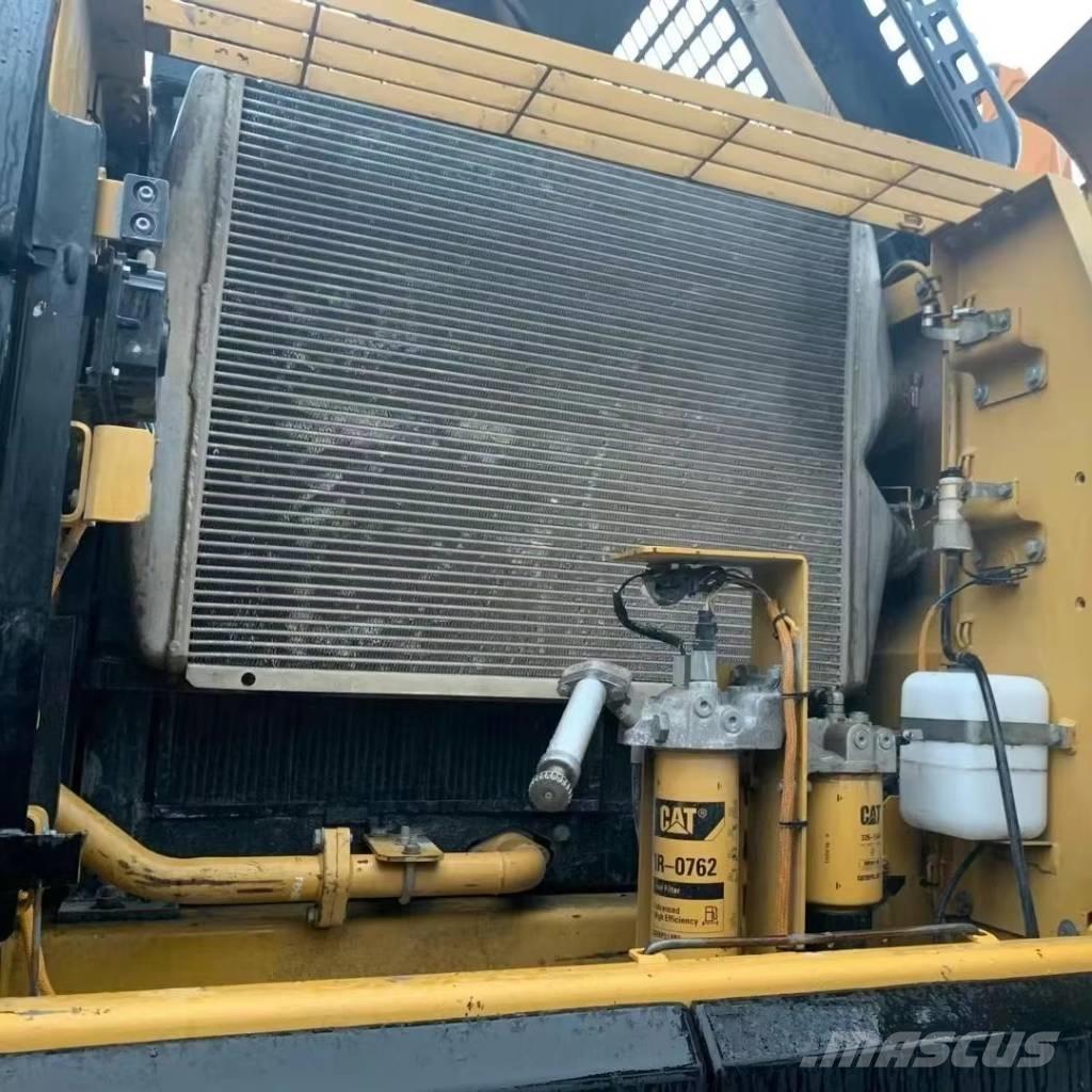 CAT 329 Lánctalpas kotrók