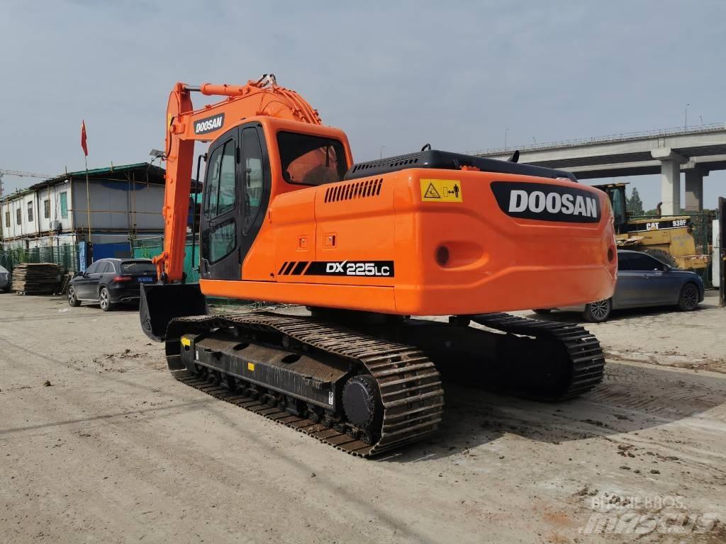 Doosan DX 225 LC Mini kotrók < 7t