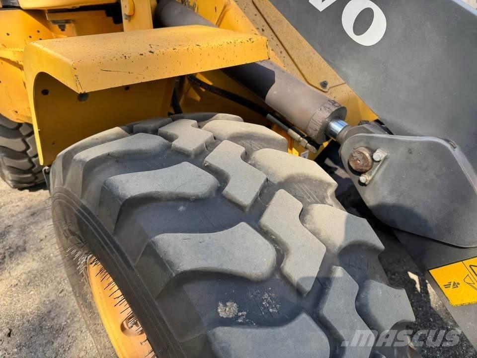 Volvo L 30 G Gumikerekes homlokrakodók