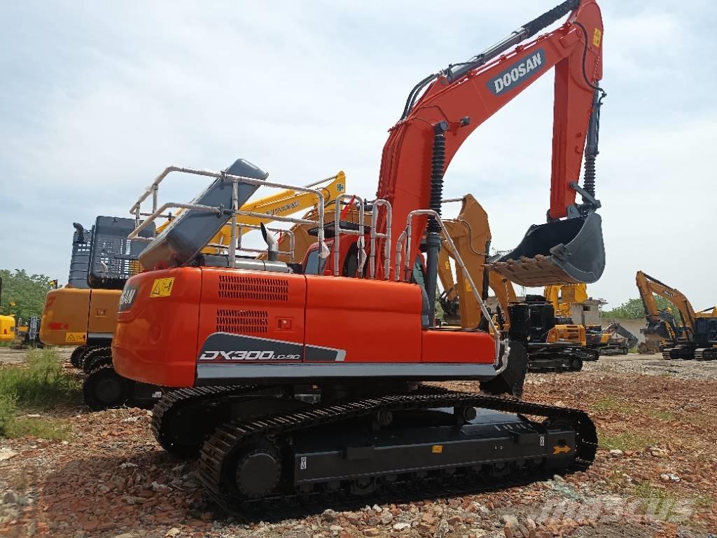 Doosan DX 300 Lánctalpas kotrók